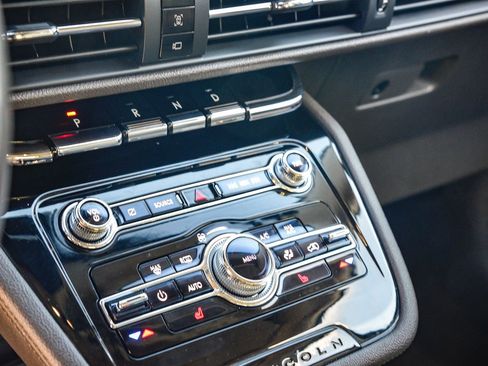 Used 2021 Lincoln Corsair AWD w/ Premium Package image 19