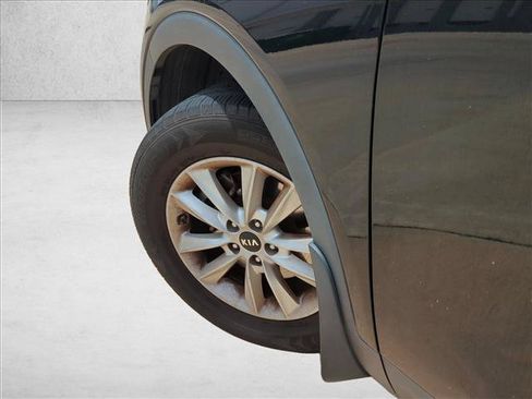 Used 2019 Kia Sorento FWD image 10