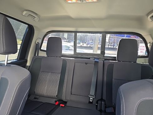 Used 2020 Nissan Titan SV w/ SV Convenience Package image 8