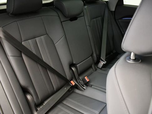 Used 2025 Audi Q5 Premium w/ Convenience Package image 53