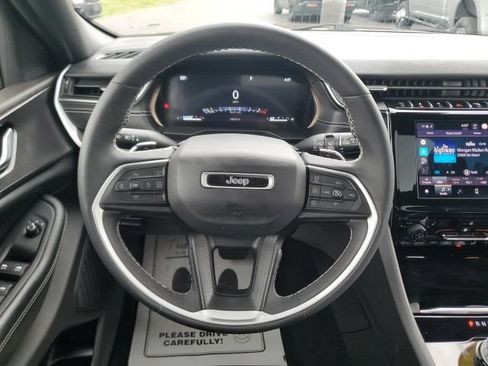 Used 2023 Jeep Grand Cherokee Altitude AWD/4WD image 19