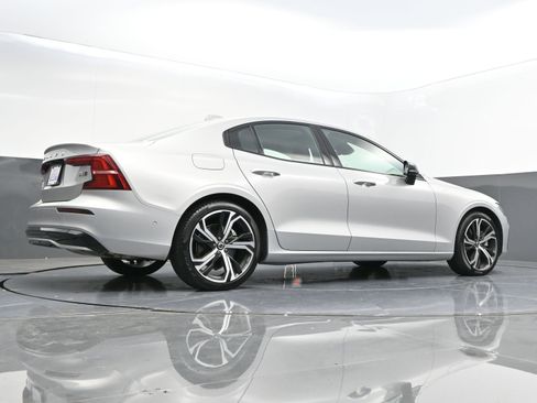 Used 2023 Volvo S60 B5 Plus w/ Climate Package image 44