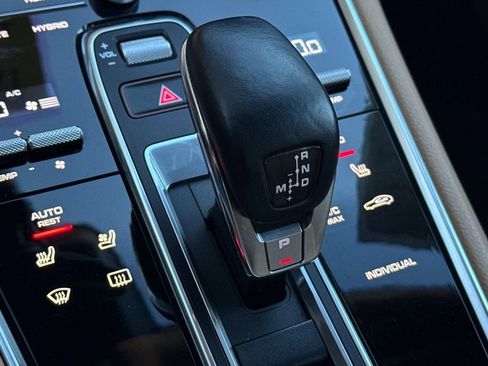 Used 2018 Porsche Panamera 4 image 25