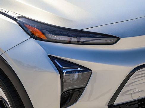 Used 2023 Chevrolet Bolt EUV Premier image 8