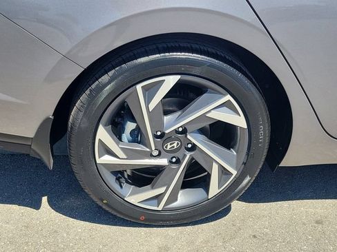 Used 2024 Hyundai Elantra Limited FWD image 32