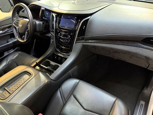 Used 2017 Cadillac Escalade Platinum AWD/4WD image 54