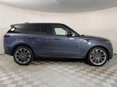 Used 2025 Land Rover Range Rover Sport SE AWD/4WD image 9