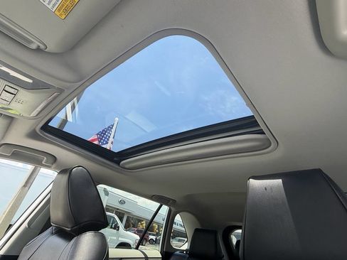 Used 2020 Toyota RAV4 XLE w/ Convenience Package FWD image 19