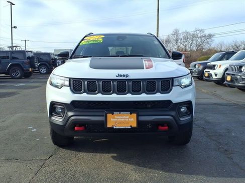 Used 2024 Jeep Compass Trailhawk image 8