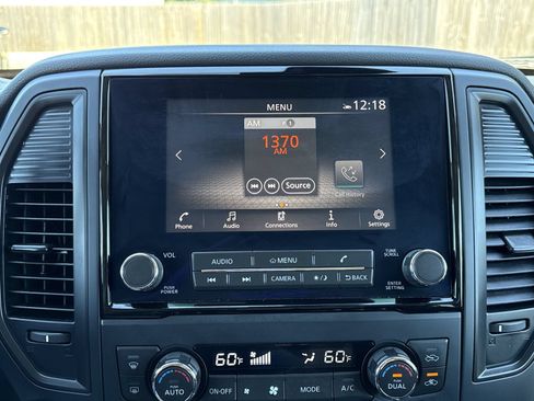 Used 2024 Nissan Titan SV w/ SV Convenience Package AWD/4WD image 21
