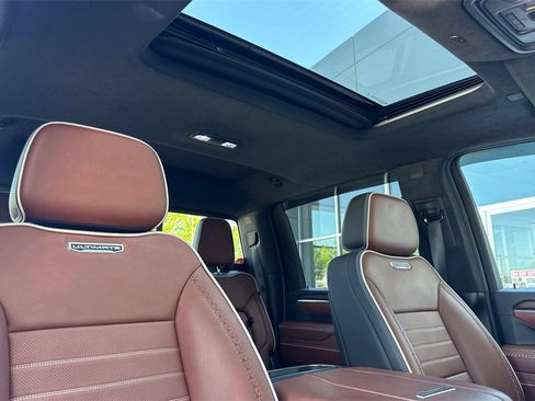 Used 2024 GMC Sierra 3500 Denali Ultimate image 17