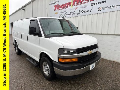 Used 2019 Chevrolet Express 3500 w/ Driver Convenience Package RWD image 7