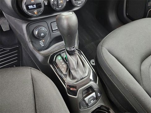 Used 2016 Jeep Renegade Latitude image 5