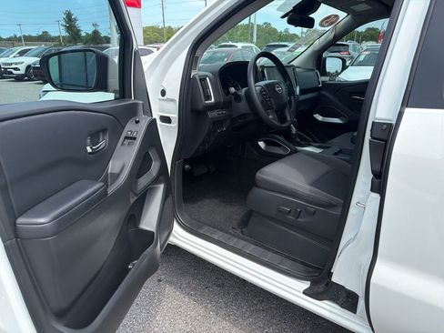 Used 2025 Nissan Frontier 2WD King Cab image 10