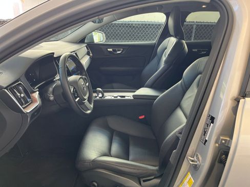 Used 2025 Volvo V60 B5 Cross Country Plus image 27