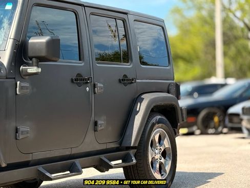 Used 2017 Jeep Wrangler Unlimited Sahara w/ Dual Top Group AWD/4WD image 5