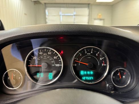 Used 2012 Jeep Wrangler Unlimited Sahara image 26