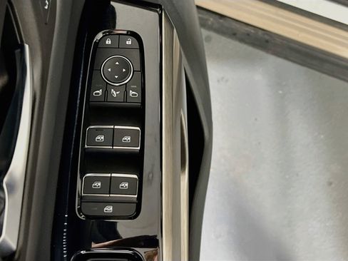 Used 2023 Nissan Pathfinder Platinum AWD/4WD image 18
