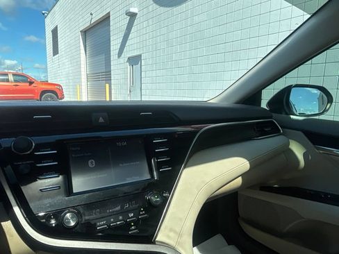 Used 2018 Toyota Camry XLE FWD image 15
