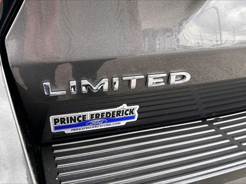 Used 2018 Ford Expedition Max Limited w/ Equipment Group 301A AWD/4WD image 8