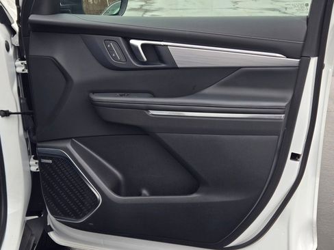 Certified 2025 Buick Enclave Preferred image 6