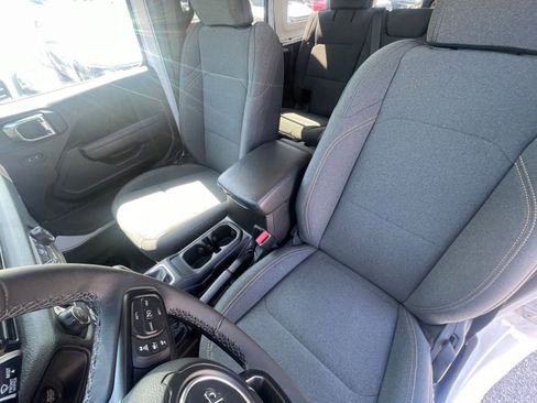 Used 2025 Jeep Wrangler Unlimited Sport AWD/4WD image 31