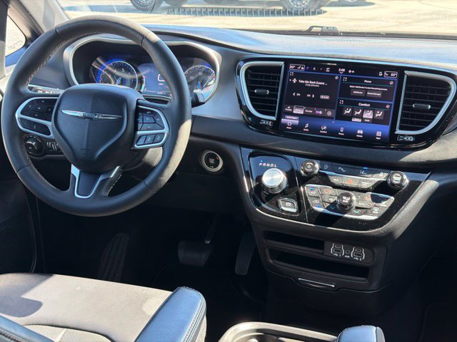 Used 2025 Chrysler Pacifica Select FWD image 35