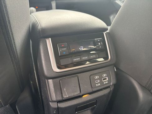 Used 2024 Subaru Ascent Premium w/ Convenience Package image 24