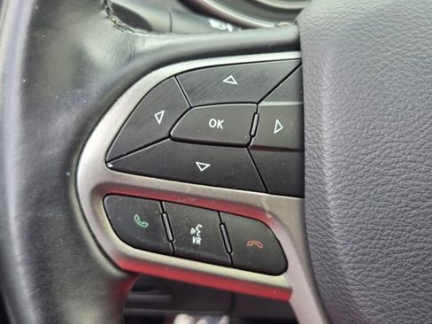 Used 2019 Jeep Cherokee Limited FWD image 25