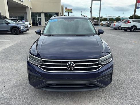 Certified 2023 Volkswagen Tiguan SE w/ Panoramic Sunroof Package FWD image 8