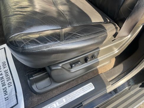 Used 2010 GMC Yukon Denali image 19