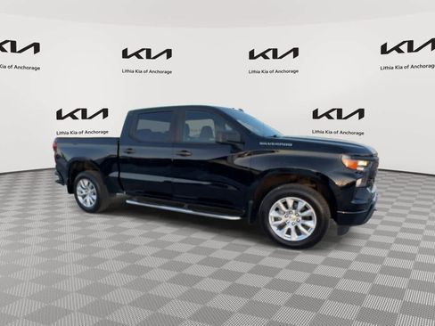 Used 2023 Chevrolet Silverado 1500 Custom image 2