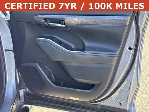 Used 2021 Toyota Highlander Platinum FWD image 8