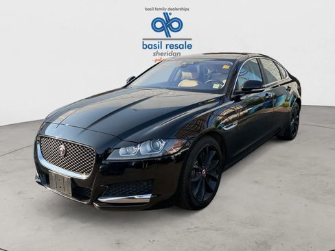 Used 2017 Jaguar XF Premium AWD/4WD image 2