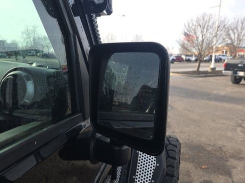 Used 2015 Jeep Wrangler Unlimited Rubicon image 5