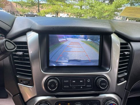 Used 2017 Chevrolet Suburban LT image 21