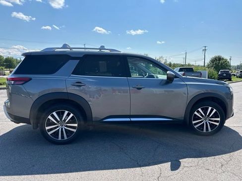 Certified 2024 Nissan Pathfinder Platinum w/ Black Appearance Package AWD/4WD image 6