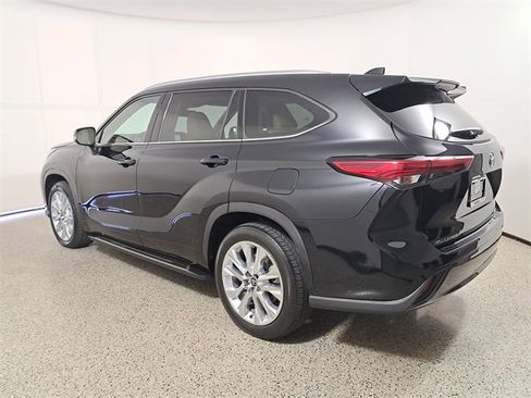 Used 2021 Toyota Highlander Limited image 7