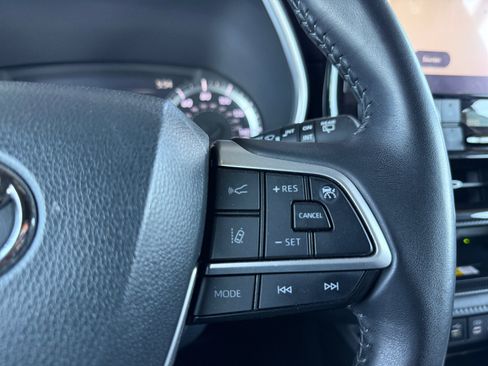 Used 2024 Toyota Highlander XSE AWD/4WD image 25