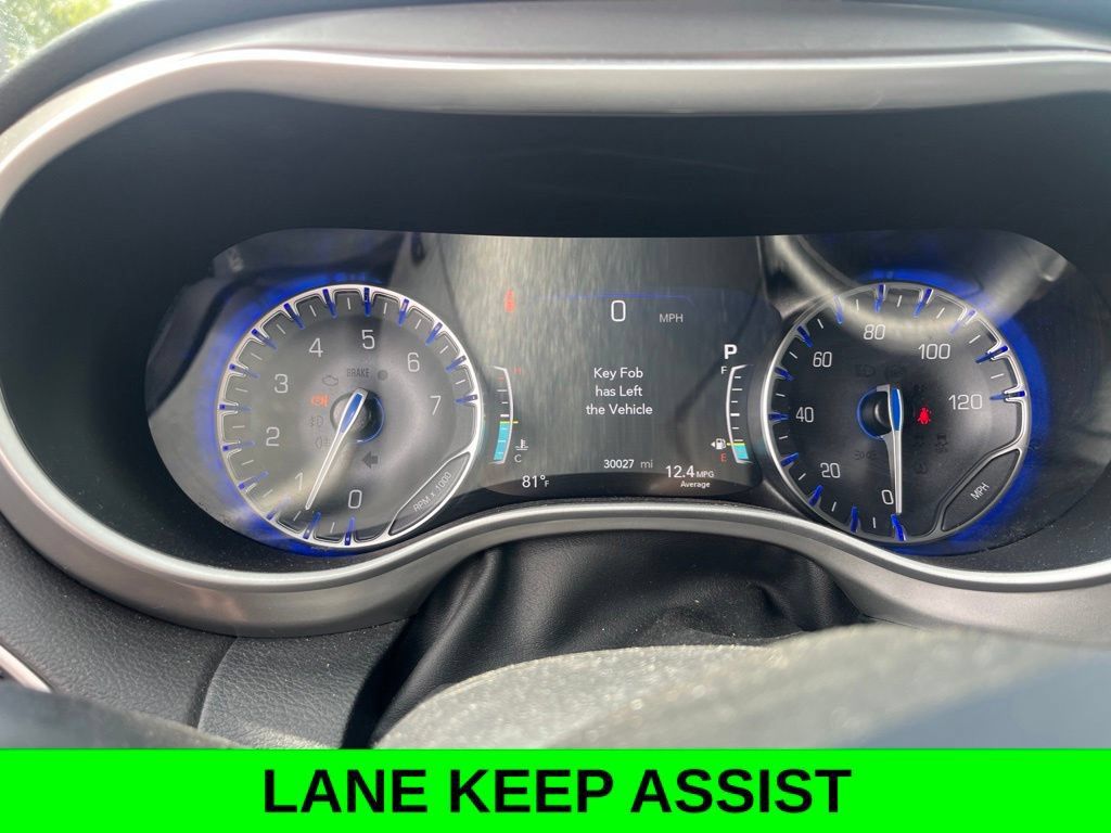 Used 2025 Chrysler Pacifica Select FWD image 9