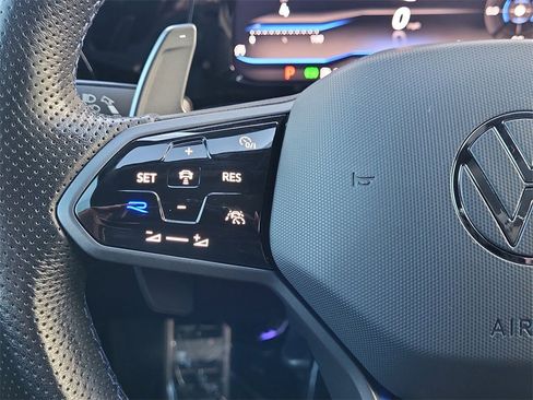 Used 2024 Volkswagen Golf R image 23