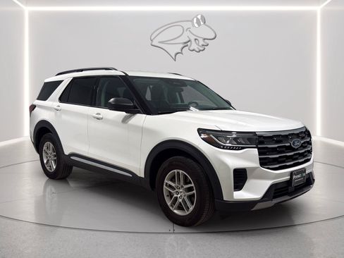 Used 2025 Ford Explorer Active AWD/4WD image 7