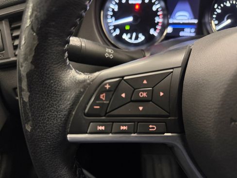 Used 2020 Nissan Rogue SV w/ Premium Package image 19