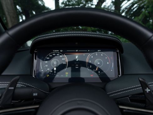 Used 2025 Aston Martin DB12 Convertible image 15