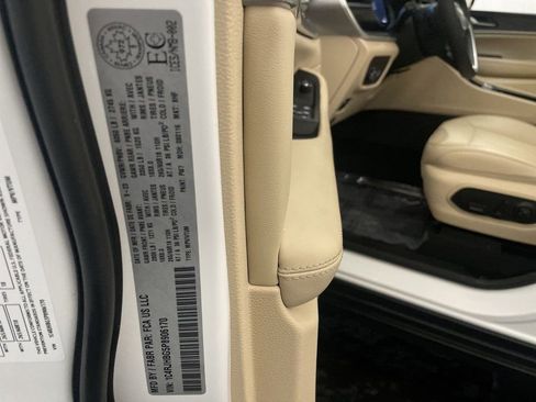 Used 2023 Jeep Grand Cherokee Limited image 27