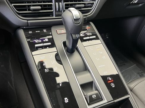 Used 2026 Porsche Macan AWD/4WD image 11