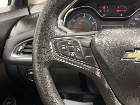 Used 2017 Chevrolet Cruze LT FWD image 5