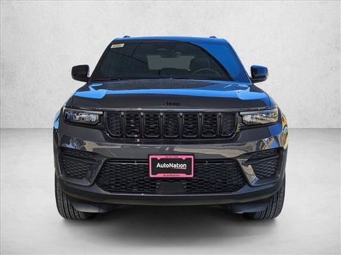 New 2025 Jeep Grand Cherokee Altitude image 6