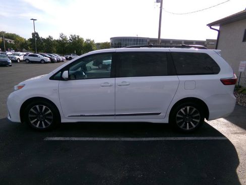Used 2020 Toyota Sienna LE image 6