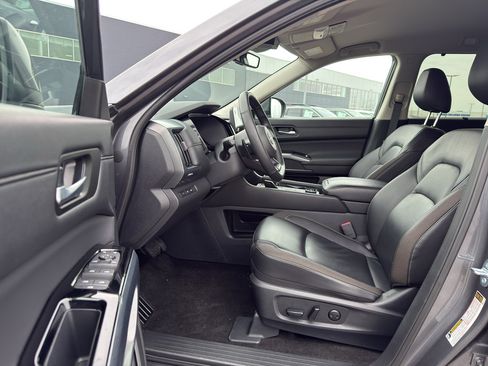 Certified 2025 Nissan Pathfinder SL image 11